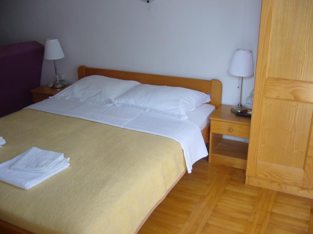 Stella Maris Accommodation Klenovica Exteriör bild